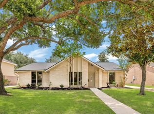 2906 Colonial Dr, Sugar Land, TX 77479
