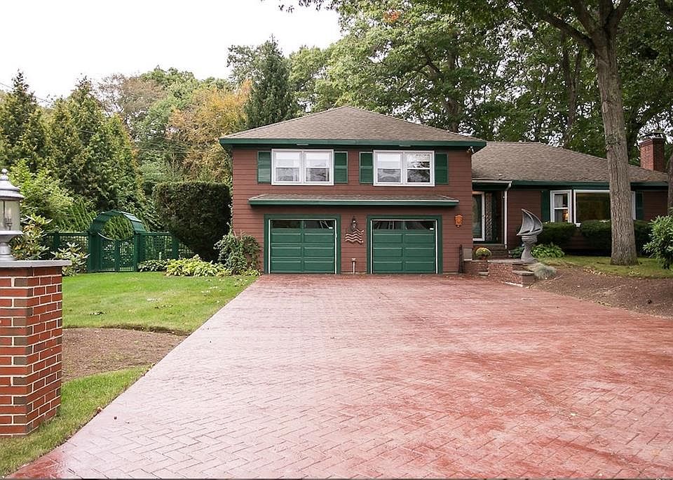 1st image of 4 Bayberry Ln