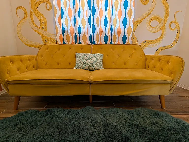 Social Media Picture Spot __ with Custom Wall Mural