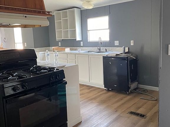 3rd image of 1423 N Arapahoe