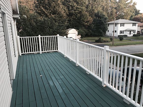 2nd floor balcony off kitchen