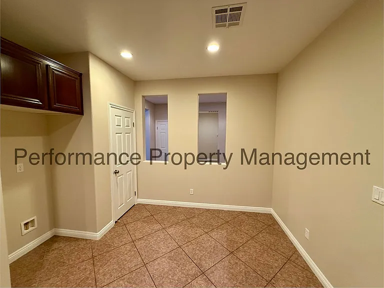 5204 Gossimer Dr — Photo 6