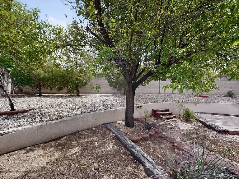 5612 Chelwood Park Blvd NE — Photo 39