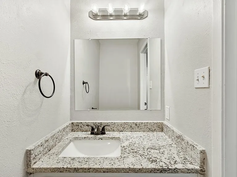 7700 Chapin Rd #5 — Photo 9