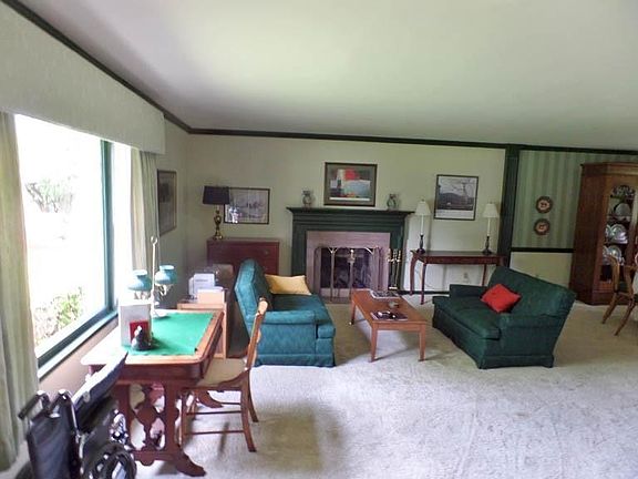 3rd image of 119 Idle Hour Dr