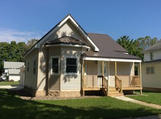 702 3rd Ave E, Cresco, IA 52136