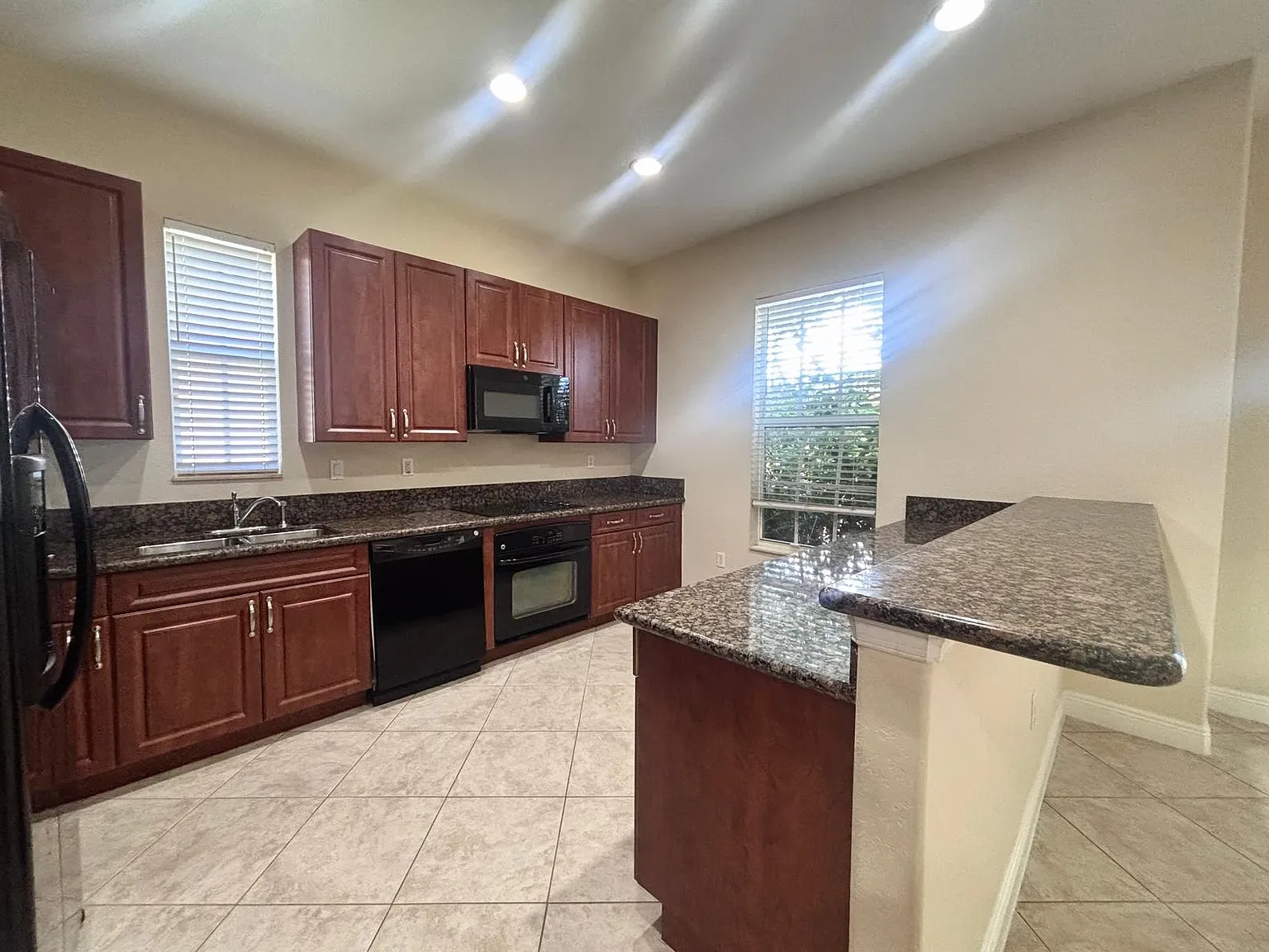 3 bed, 1888 sqft, $3,400 — Photo 4