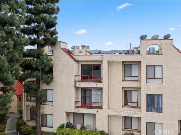 6820 Remmet Ave Unit 305, Canoga Park, CA 91303