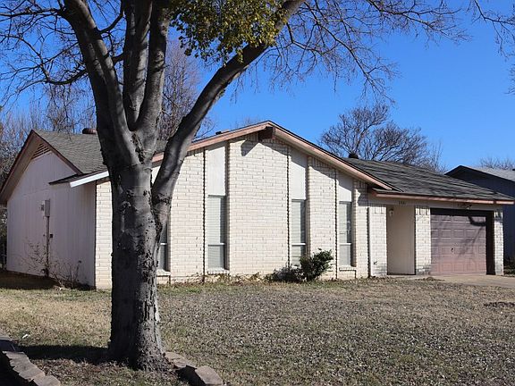 2nd image of 2521 Willow Ln