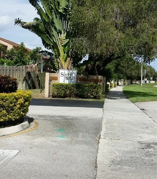 3655 NW 111th Ter — Photo 21