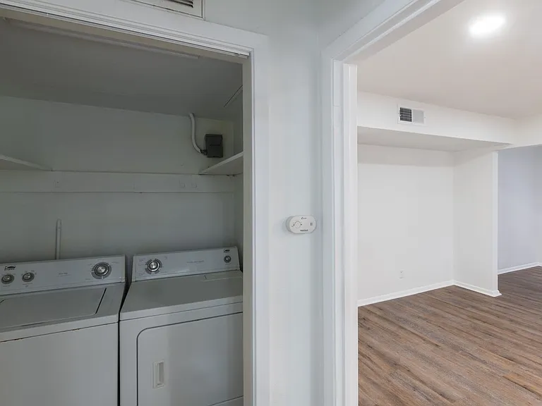 5921 Gaston Ave — Photo 11