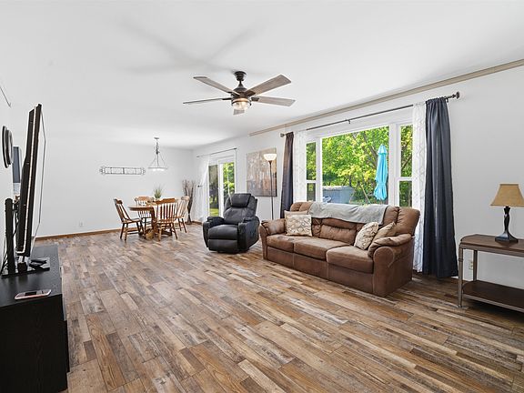 3rd image of 2331 Springville Dr