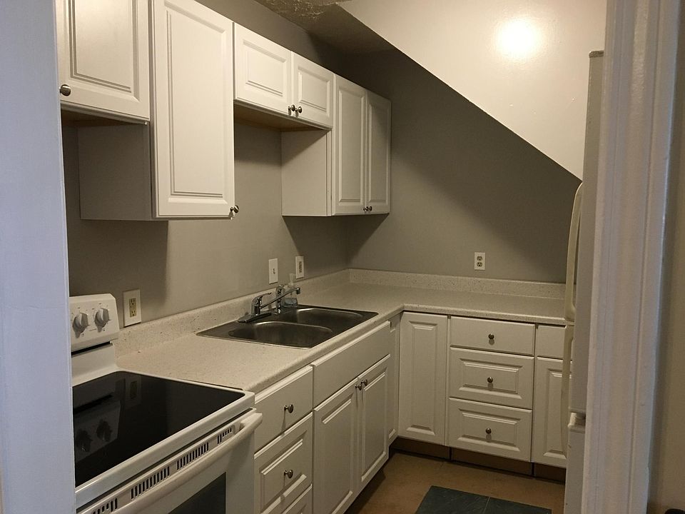 Kitchen (Unit currently available has different countertop)