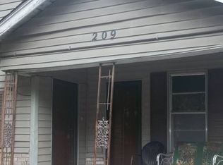 209 Mineral Wells St, Terrell, TX 75160