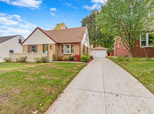 528 N 113th St, Wauwatosa, WI 53226