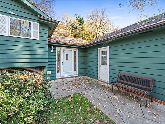 2nd image of 327 Claymore Blvd
