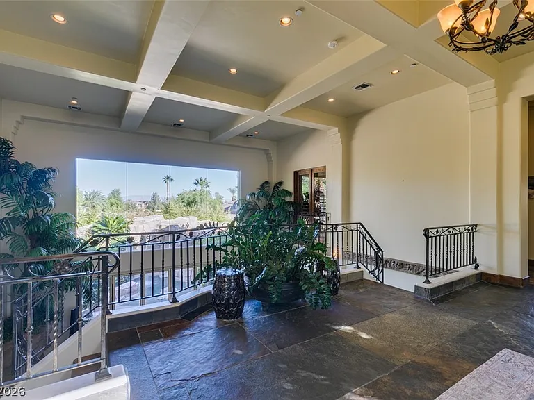 549 Regents Gate Dr — Photo 5
