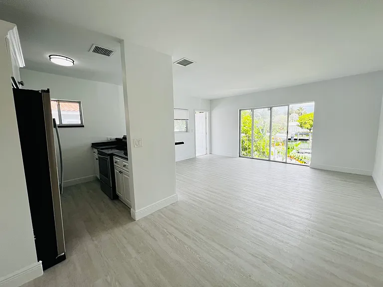 2033 Calais Dr #10 — Photo 6