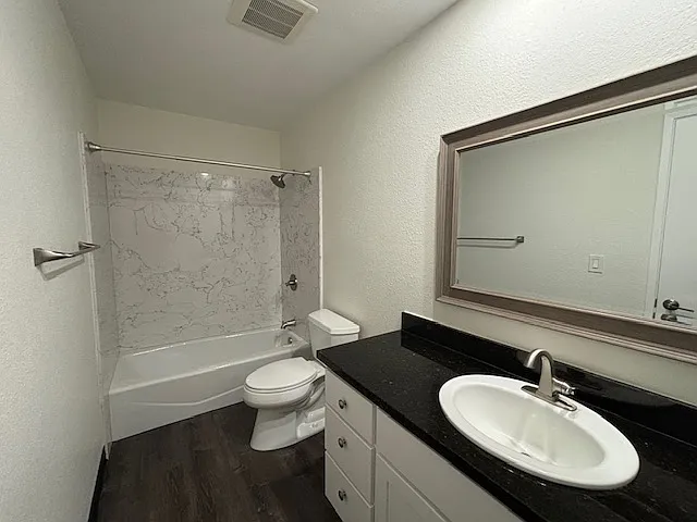 Lake View Terrace — Photo 31