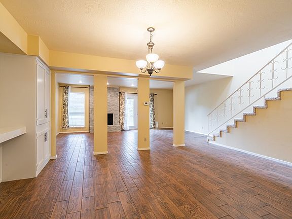 5th image of 2406 Lindenwood Dr