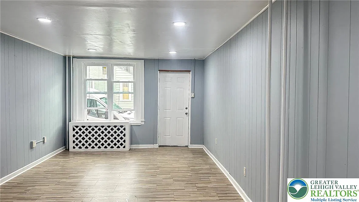 3 bed, 2.0 bath, 1300 sqft, $1,850 — Photo 4