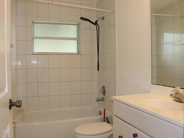 1061 Oak Forest Cir — Photo 2