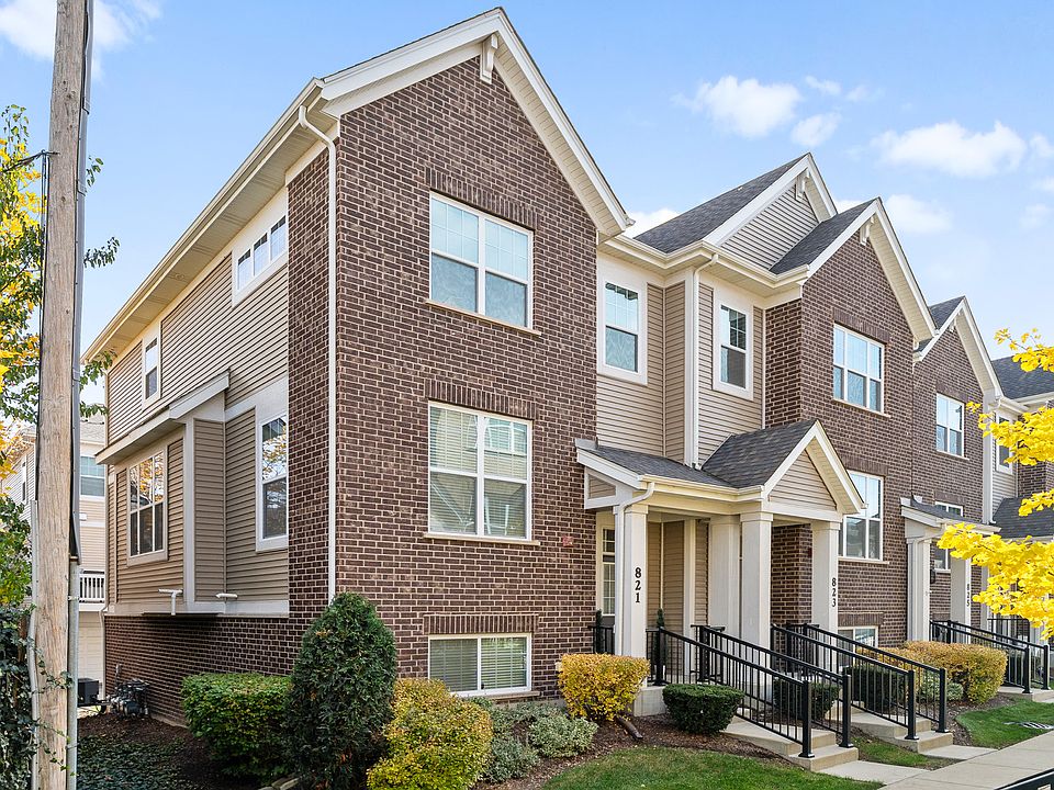 1st image of 821 Lexington Cir E