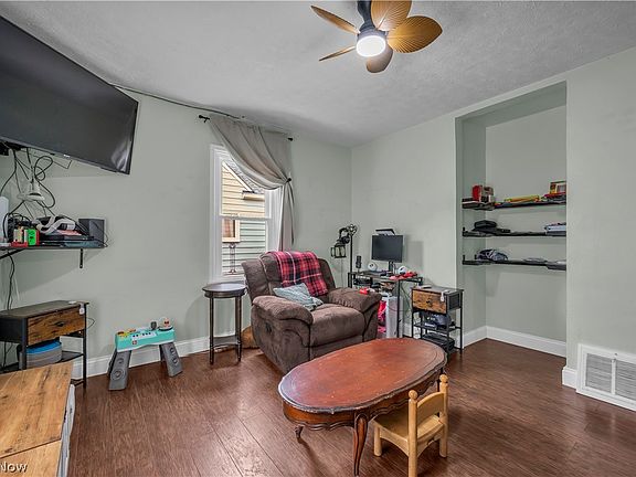 4th image of 926 Warwick Dr
