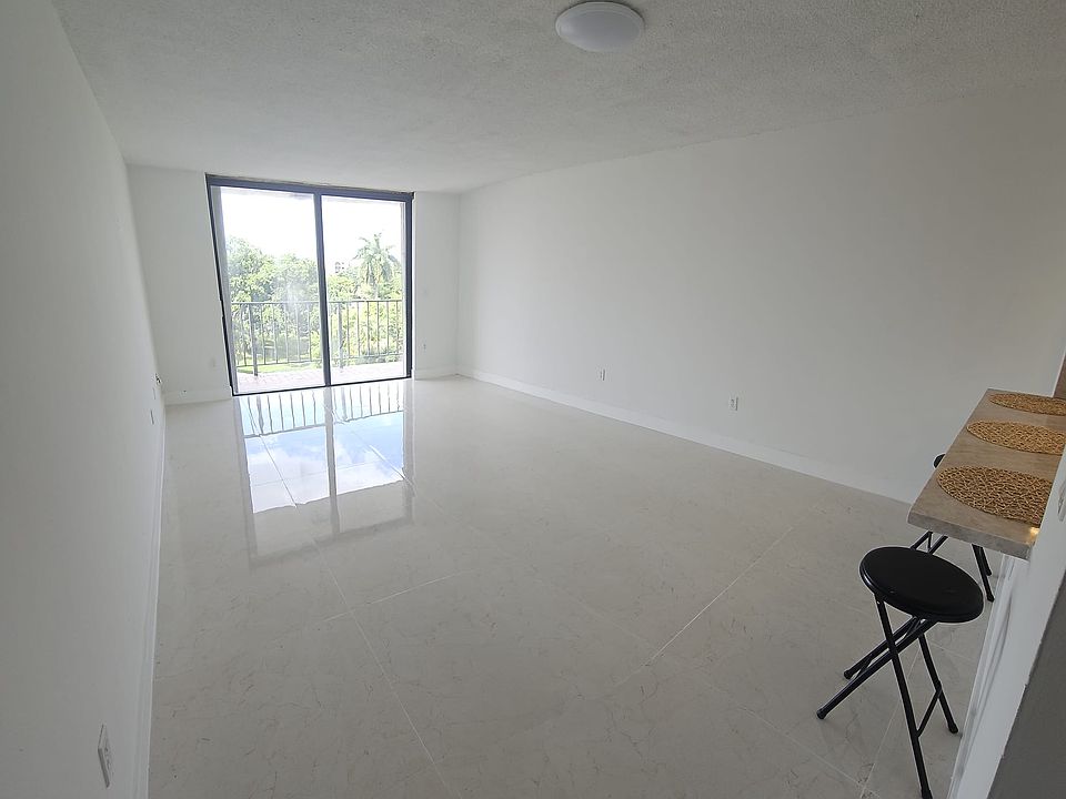 1st image of 9682 Fontainebleau Blvd