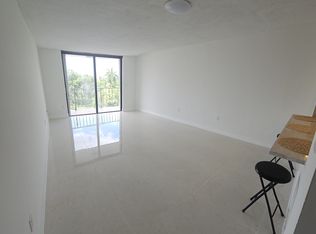 9682 Fontainebleau Blvd, Miami, FL 33172