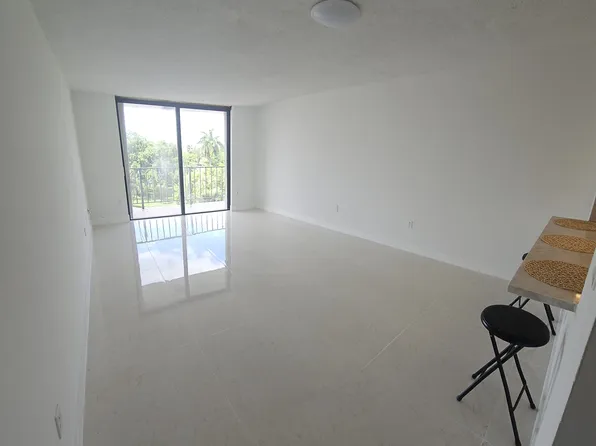 9682 Fontainebleau Blvd, Miami, FL
