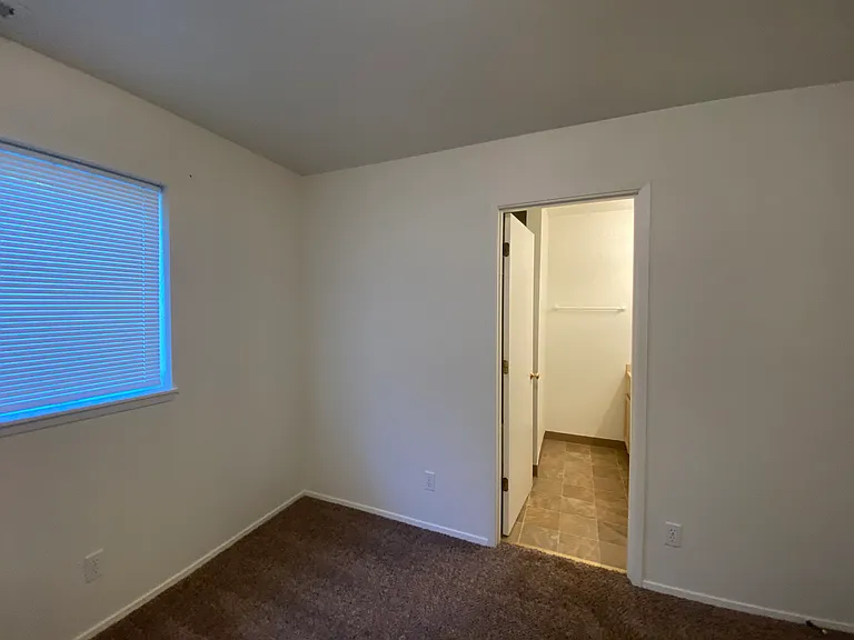 2124 NE Linnea Dr — Photo 22