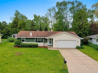 2449 Warbler Dr, Green Bay, WI 54303
