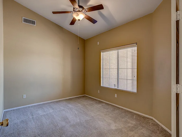 431 N Leoma Ln — Photo 4