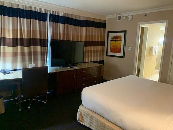 4th image of 200 S Sycamore Street #1042