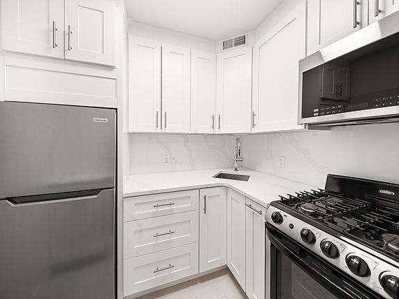 5th image of 336 E 50th St APT 4A