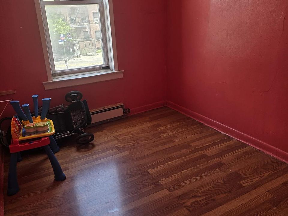 2nd image of 4014 Greenpoint Avenue