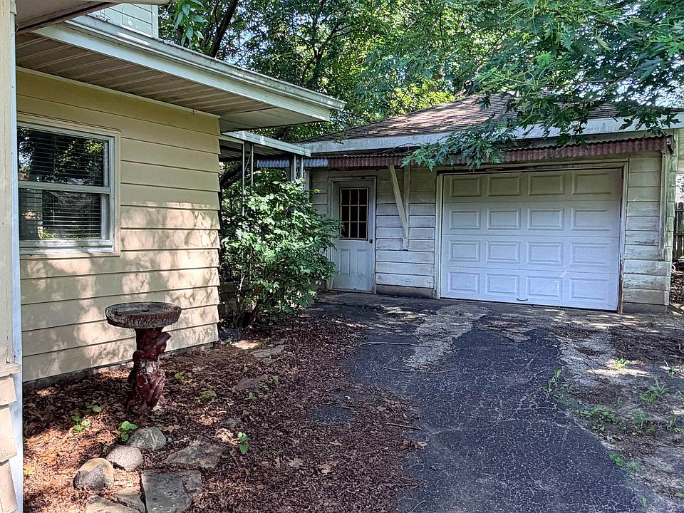 2nd image of 3205 W Sylvan Ln