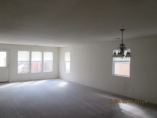 1433 Honey Locust Ave — Photo 3