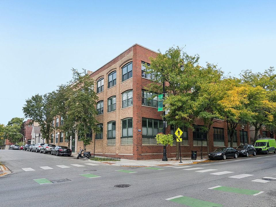 1st image of 3201 N Ravenswood Ave APT 301