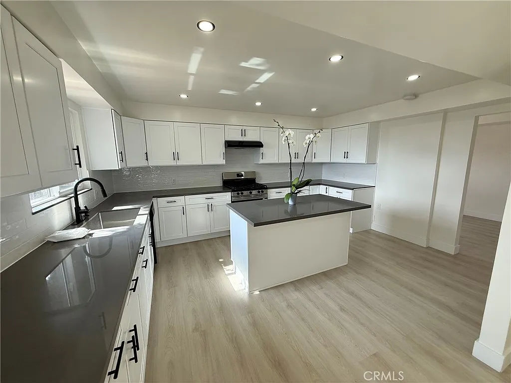 3 bed, 1400 sqft, $3,600 — Photo 2
