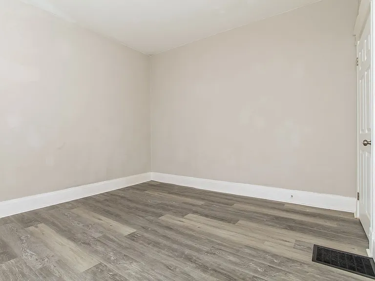 155352_019_living_room_13449413.jpg