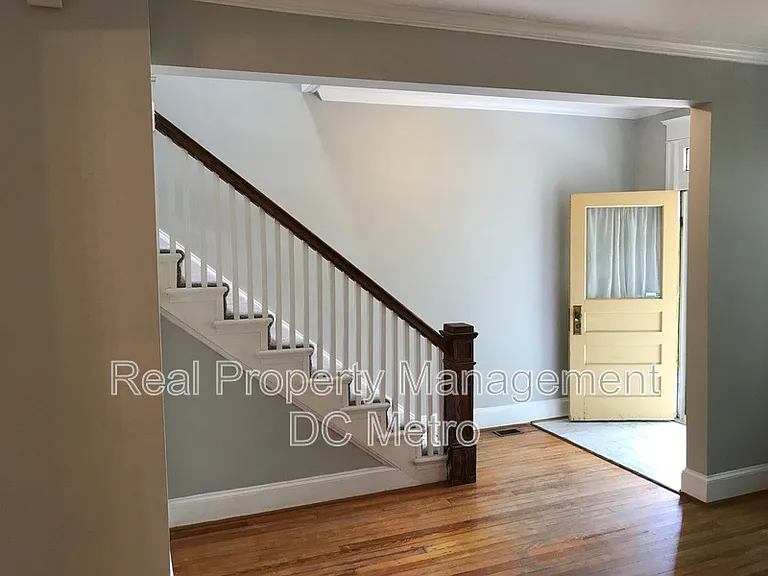 309 9th St NE — Photo 6