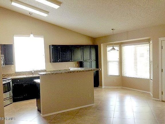 3720 N CRYSTAL KITCHEN PIC