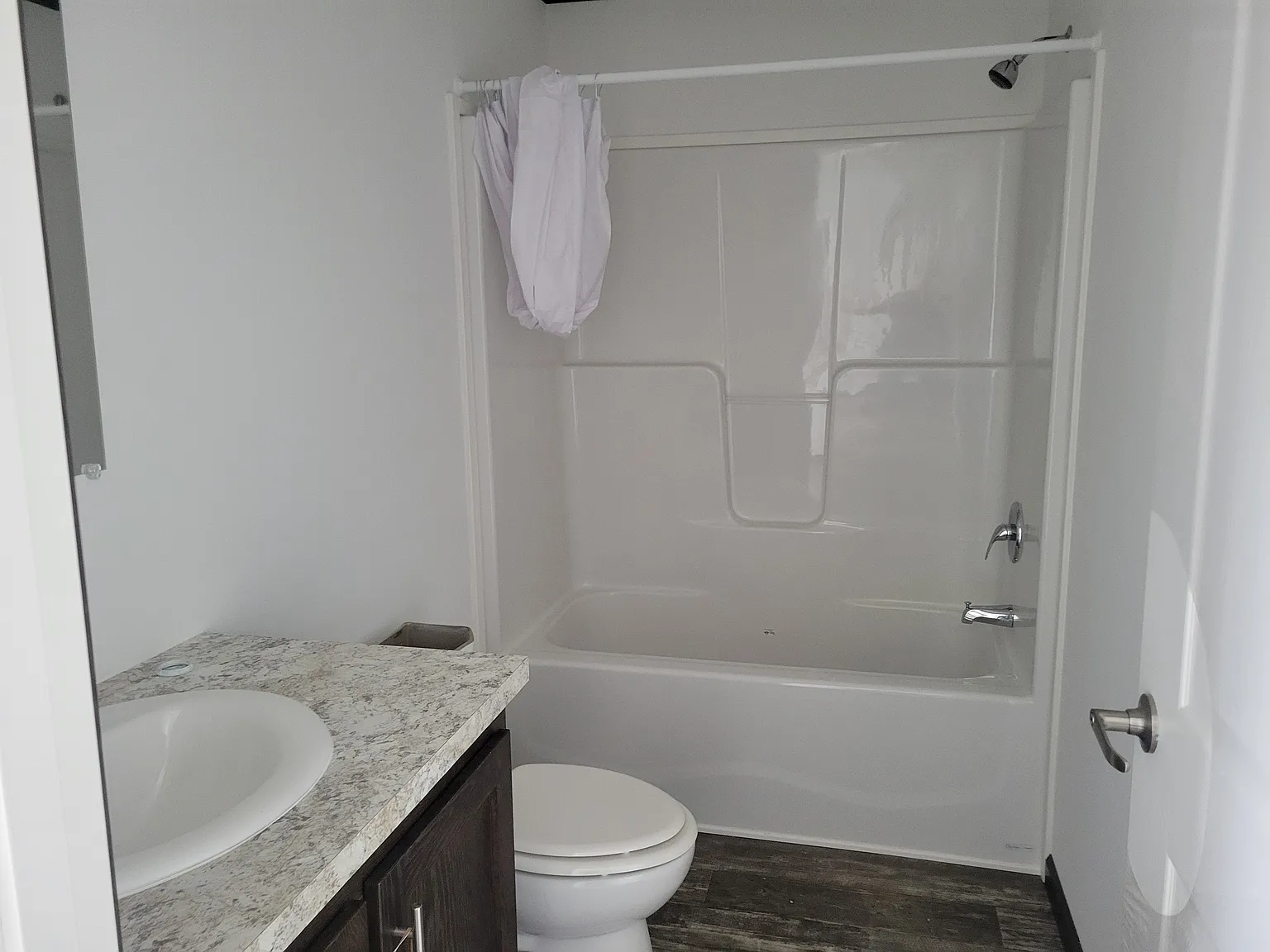 3 bed, 884 sqft, $1,775 — Photo 4