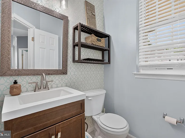 13016 Pilgrims Inn Dr — Photo 4
