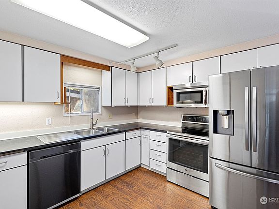 4th image of 800 29th Street SE #F1