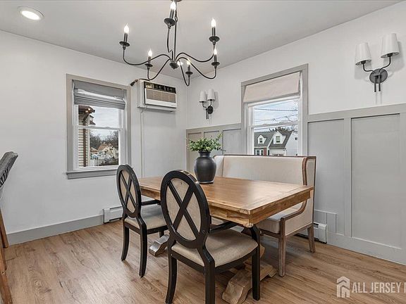 5th image of 93 Inwood Ave