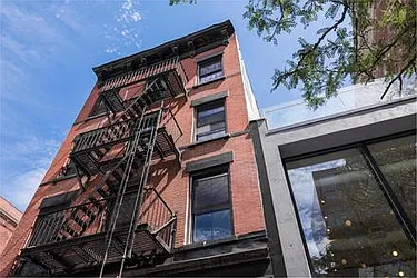 826 Tenth Avenue in Hell&#39;s Kitchen