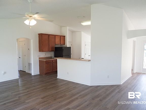 3rd image of 6 Martin Cir